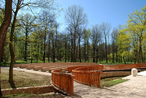 Vybudování přírodního amfiteátru v rámci rehabilitace zámeckého parku